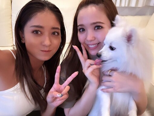 みちょぱ、「新婚ほやほや」藤田ニコルとのプライベートショット公開！ 「待って黒すぎん？」と驚きの声