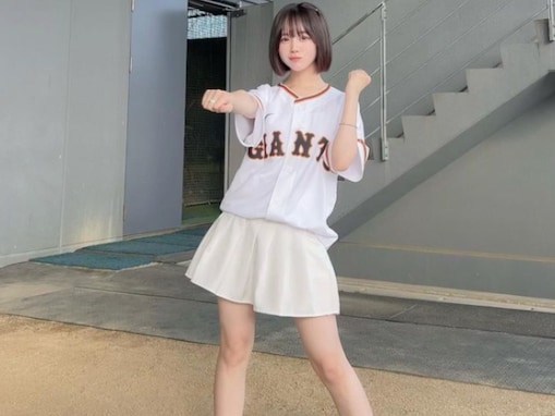 なえなの、美脚あらわなミニスカユニフォーム姿で始球式オフショ！ 「透明感やば」「スタイル良すぎて泣けてくる」