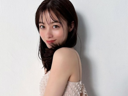 「奇跡の一枚上書き」橋本環奈、美背中ちらりな姿を披露！ 「大人～セクシーだね」「大天使すぎる」