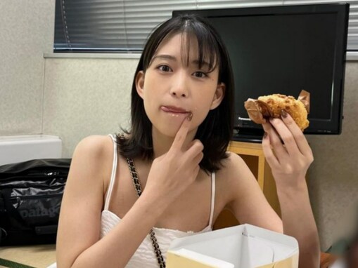 森川葵、大胆肌見せのワンピ姿公開！ 「めっちゃセクシー衣装」「葵ちゃんの舌ペロめっちゃ可愛い」