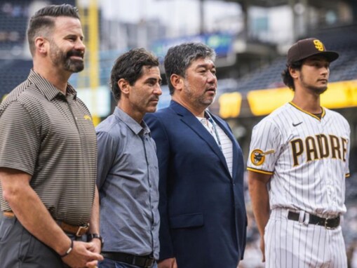 ダルビッシュ有、野茂英雄と集合ショット！ レジェンド2人が並ぶ姿に「本当に凄い」「感慨深過ぎ」の声