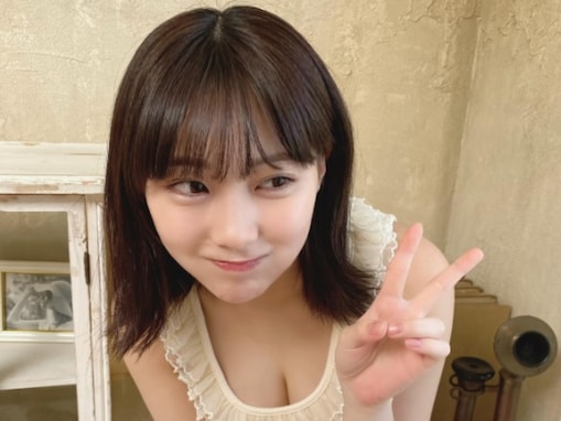 「デカすぎんだろ」田中美久、谷間チラ見えのグラビアオフショット公開！ 「ムチムチで可愛すぎる」