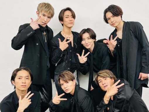 「スマホ割れそうな破壊力」亀梨和也、SixTONESと“KAT-TUNポーズ”で集合ショット公開！ 「カメスト＝最強」