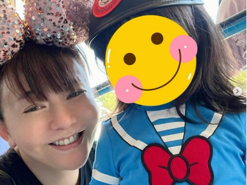 華原朋美、息子のディズニーデビューショット公開！ 「#おしりふりふり」とかわいく尻を振る姿を披露