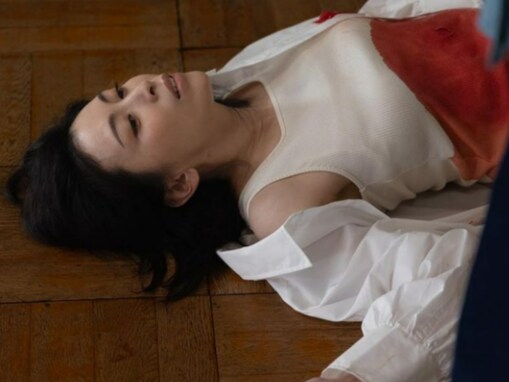 雛形あきこ、血まみれ妖艶ショット？ に「苦しいはずなのにちゃんと美しいのが流石」「エロスが似合う」の声