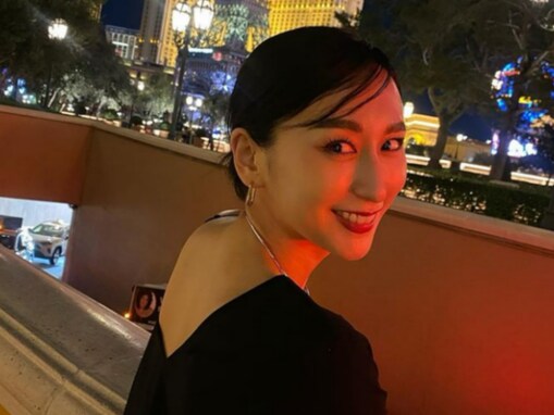 浅田舞、美背中あらわなラスベガスショット公開！ 「ベガスの美しさに負けてない」「夜景より綺麗」