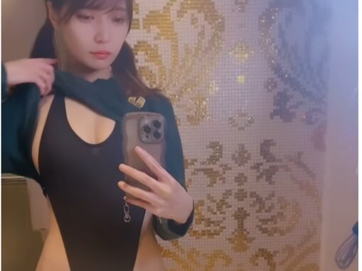 「これは凄すぎる」似鳥沙也加、下半身ギリギリ露出の超ハイレグショット！ 「刺激強すぎ」「きわどいライン」