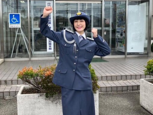 鳥居みゆき、“別人級”かわいすぎる警察官ショット公開！ 「ほんと美人」「似合い過ぎ」と反響