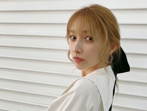 後藤真希、金髪×白ワンピの“女神”ショット公開！ 「ため息がでるくらいかわいい」「めちゃくちゃ似合う」