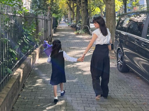 「あっという間」佐藤ありさ、小学生の娘とツーショット公開！ 「成長が早すぎてびっくり」「素敵なママさん」