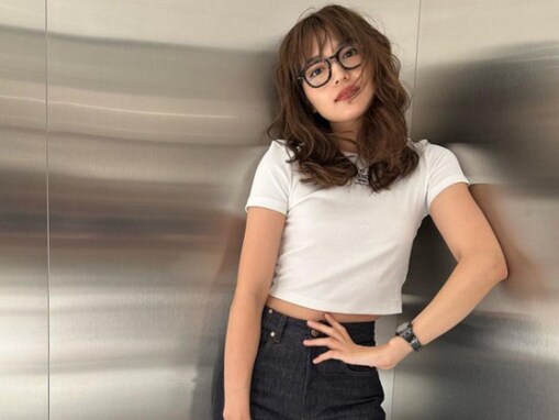 川口春奈、おなかちらりなスタイル抜群のミニ丈コーデ披露！ 「モデルさんみたい」「オシャレすぎる」