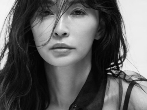 長谷川京子、谷間あらわな大胆ブラジャー姿を公開！ 色気あふれるショットに「セクシー過ぎて最高」「大人の美女」