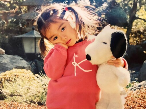 「小さい頃から美女」内田理央、幼少期ショット公開！ 「もう仕上がってる」「眉毛の形が綺麗すぎ」