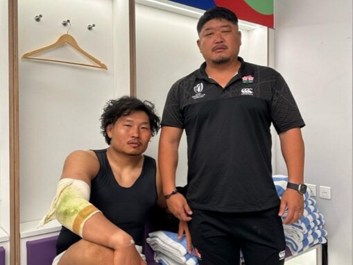 ラグビー日本代表・稲垣啓太、サモア戦勝利後のロッカールームにて！ 「このお二人のショットは迫力あるな…」