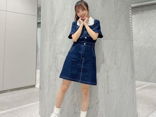 AKB48・向井地美音、「珍しくガーリーコーデ」で美脚あらわに！ 「めっちゃ似合ってる」「幼可愛い」