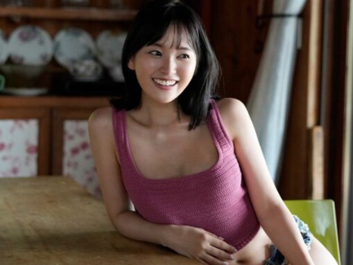 兒玉遥、胸元ちらり＆太ももをギリギリまで出したミニ丈コーデ！ 「めちゃめちゃセクシー」「可愛すぎ」