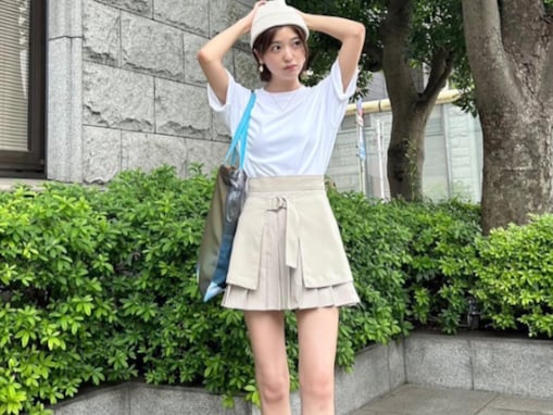 「スリムな脚」工藤美桜、抜群のスタイル際立つ超ミニ丈コーデを披露！ 「ミニのスカートが眩しい」