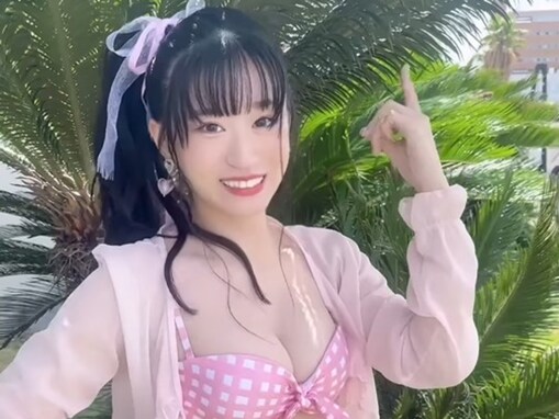 「お胸の揺れが凄すぎ」上西怜、谷間あらわな水着姿でノリノリダンス！ 「これはヤバい」「たまらん」