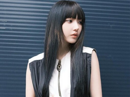 宮脇咲良、黒髪ぱっつんに大胆イメチェン！ 青髪からのギャップに「疲れ吹っ飛んだ」「最高なんだけど」の声