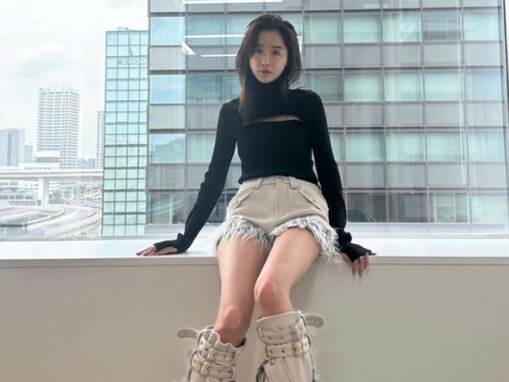 休井美郷、太ももあらわな“あざと”コーデに「めちゃめちゃキレイでセクシー」「スタイル良すぎ」の声