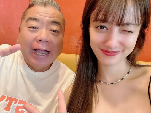 谷まりあ、谷間ちらりな姿で出川哲朗とツーショット！ 「おむねがヤバい」「あまりに可愛いくて心がキュン」