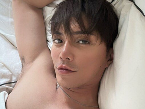 「色気がヤバい」元俳優・成宮寛貴、“エロすぎ”脇見せセクシーショット！ 「何でこんなに整ってるの??」