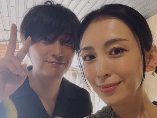 雛形あきこ、夫・天野浩成と美男美女すぎるツーショット！ 「理想の夫婦すぎます」「久しぶりの旦那様」
