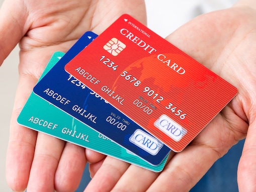 「知人に薦めたいクレジットカード」ランキング！ 3位 ANAカード、2位 dカード、1位は？