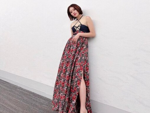 「色っぽい」王林、スリットからのぞく美脚ショットに「半端ないスタイル」「ほんと綺麗で羨ましい」の声