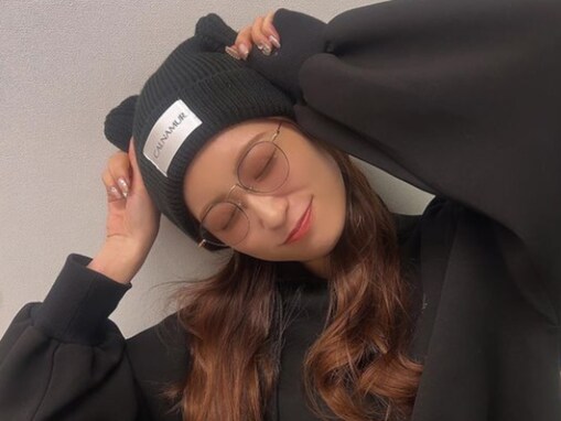 吉田朱里、太ももちらりな超ミニスカ姿を披露で「二度見する可愛さ」「マジめっちゃいい」とファン歓喜