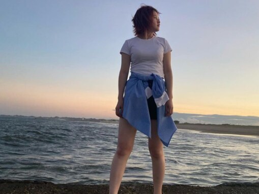 「ボインに釘付け」完熟フレッシュ・池田レイラ、スタイル抜群の美脚ショット披露！ 「ホンマにエロい」