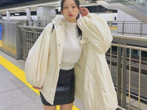 上西怜、太ももあらわな超ミニスカショットに「本当にきれいな脚してる」「すごいオーラ」の声