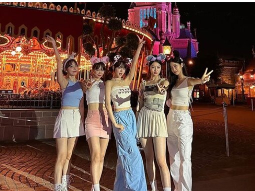 「美脚集団」宮脇咲良、美女5人で圧巻スタイルのディズニーショット！ 「シンデレラ城に負けない美しさ」