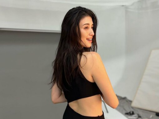 「えっろ！」橋本マナミ、露出度高め衣装で色っぽショット！ 「美しさのポテンシャルがスゴい」「セクシー」