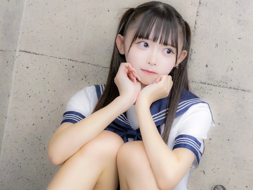 「ぱんちゅ見えてます」女性アイドル、制服姿＆三角座りで下着見せ!? 刺激度MAXなえちえちショットに「その刺激、強過ぎる」と話題