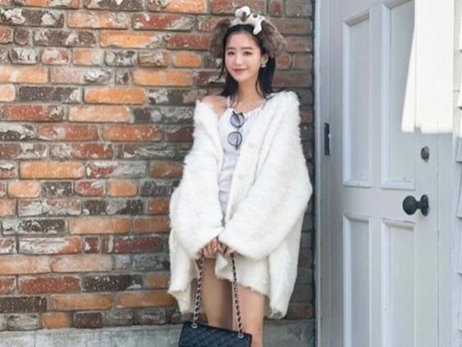 休井美郷、“履いていない”かのような超ミニ丈コーデで太もも披露！ 「スタイル良すぎ」「脚キレイやー」