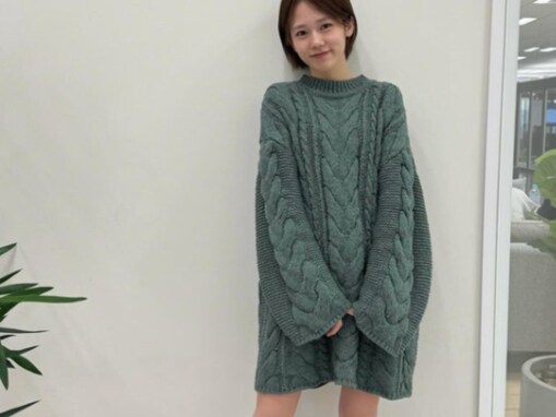 元「ボンビーガール」川口葵、“履いてない”かのように見える美脚ショット！ 「スタイル良すぎ」