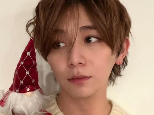 山田涼介、自宅での自撮りショットにファン歓喜！ 「このビジュアルで生活してるのだいぶヤバいよ」