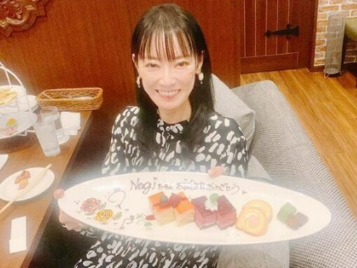 遠野なぎこ、44歳バースデー最新ショット！ サプライズ祝福に「愛でしかない」「幸せ以外のなにものでもない」