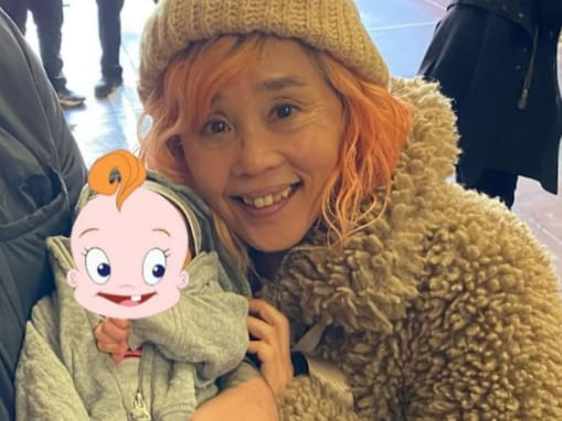 野沢直子、孫との2ショットで「おばあちゃんになりました」と報告！ 「イケてるファンキーなグランマですね」