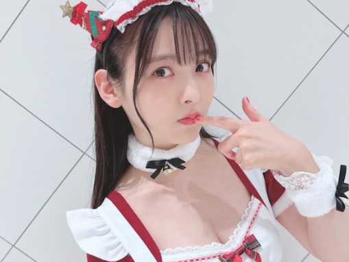 「谷間ヤバすぎ」上坂すみれ、胸元チラ見えなクリスマスコスプレ姿を公開！ 「エチすぎる…ぐうかわ」