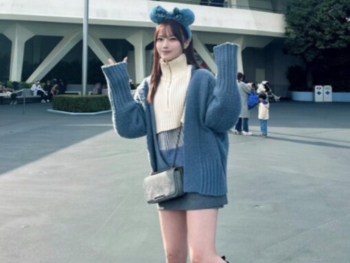 新谷姫加、スタイル抜群＆絶対領域あらわな超ミニスカショット！ 「脚長い」「圧倒的小顔」