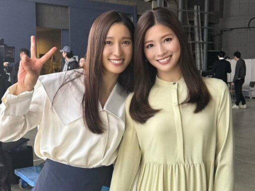 土屋太鳳、姉・炎伽と“密着”姉妹ツーショット！ 「手ぇ繋いでるのがかわいい」「お二人とも本当に綺麗」