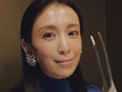 「痩せましたか？」雛形あきこ、夫婦の忘年会で美貌を披露！ 「美人すぎる」「年々、お若くなられてる」