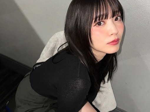 「天才的な可愛さ」鈴木愛理、上目づかいの美脚ショットに「黒髪パッツン最強すぎる」とファン興奮