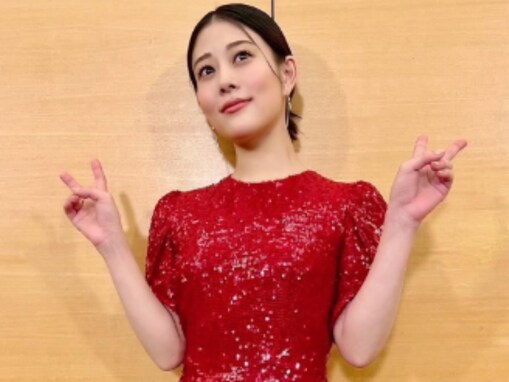 「ギラついてますね」高畑充希、深紅の“ギラギラ”ドレス姿を披露！ 「大人だ」「めちゃくちゃお綺麗」