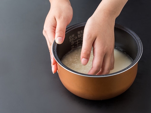 「炊飯器の内釜」でお米を洗っちゃダメな場合もある？ 非対応の炊飯器の特徴は？ 【家電のプロが解説】