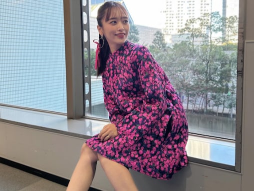 近藤千尋、鮮やかなピンクワンピから美脚を披露！ 「バービー人形なの？」「相変わらず女神だな」