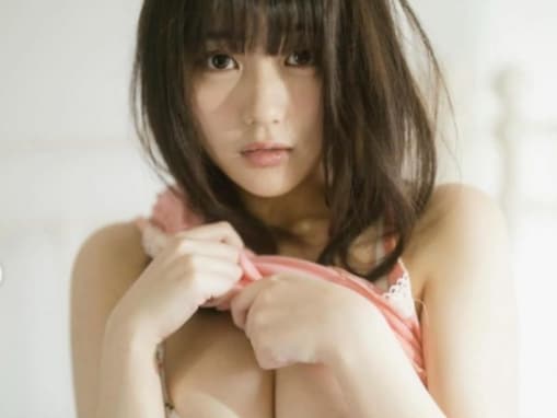 「やばい。エロい」田中美久、HKT48卒業後の初グラビアで谷間あらわなビキニ姿を披露！ 「流石の破壊力」