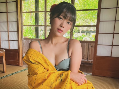 「エロい」山内鈴蘭、はだけた浴衣から美乳があらわに！ セクシーショット披露に「妖艶という言葉を贈ります」